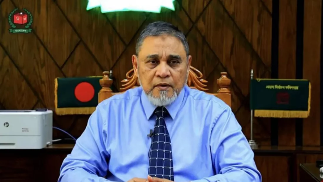 saurav/একই দিনে নির্বাচন ও গণভোট করা ইসির জন্য চ্যালেঞ্জ সিইসি.webp